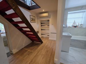 Inner Entrance Hallway- click for photo gallery